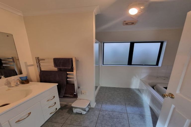 Photo of property in 91 Moyrus Crescent, East Tamaki Heights, Auckland, 2016