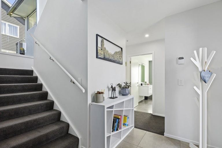 Photo of property in 2 Promontory Crescent, Newlands, Wellington, 6037