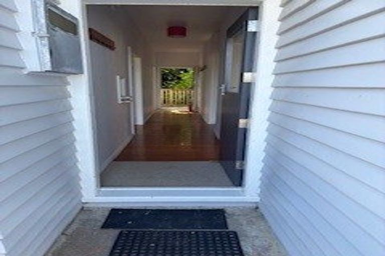 Photo of property in 93 Nevay Road, Miramar, Wellington, 6022