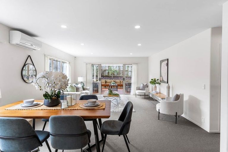 Photo of property in 11 Kouras Place, Flat Bush, Auckland, 2016