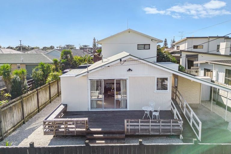 Photo of property in 1/137 Centreway Road, Orewa, 0931