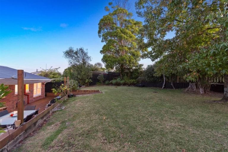 Photo of property in 19 Hartley Terrace, Massey, Auckland, 0614