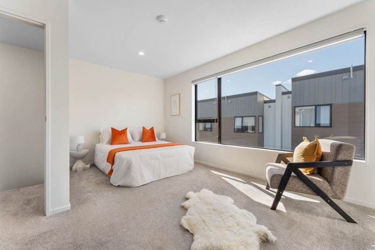 Photo of property in 4d Flaunty Place, West Harbour, Auckland, 0618
