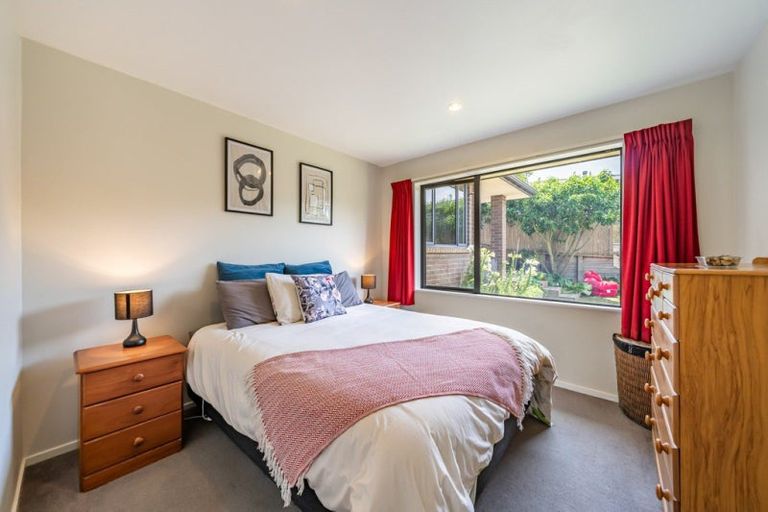 Photo of property in 14 Tararua Close, Aotea, Porirua, 5024