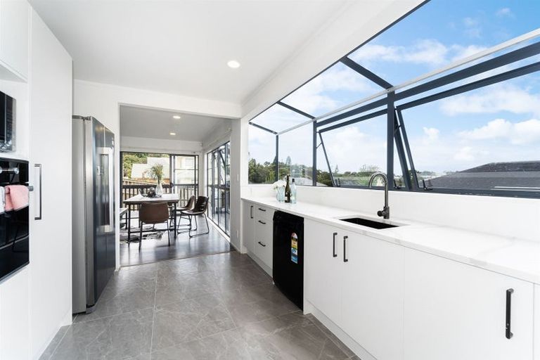 Photo of property in 50a Noeleen Street, Glenfield, Auckland, 0629