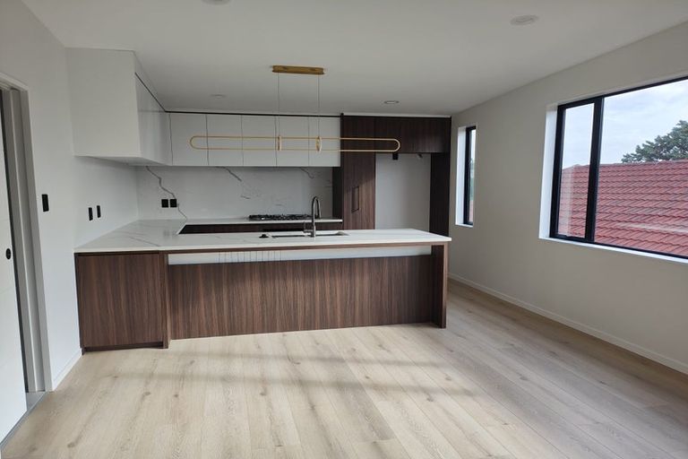 Photo of property in 2 Embling Place, Eastern Beach, Auckland, 2012