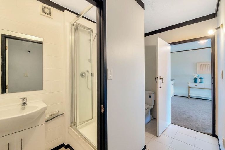 Photo of property in 155 Chelsea View Drive, Chatswood, Auckland, 0626