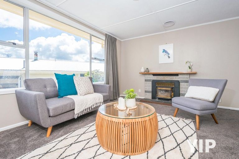 Photo of property in 8 Link Road, Newlands, Wellington, 6037