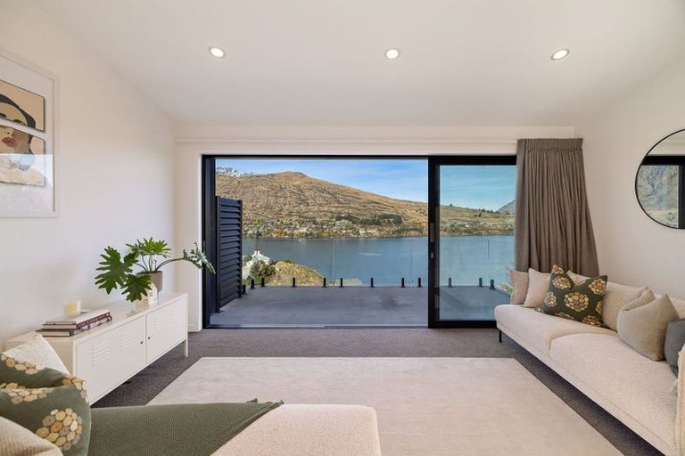Photo of property in 11 Highlands Close, Queenstown, 9300