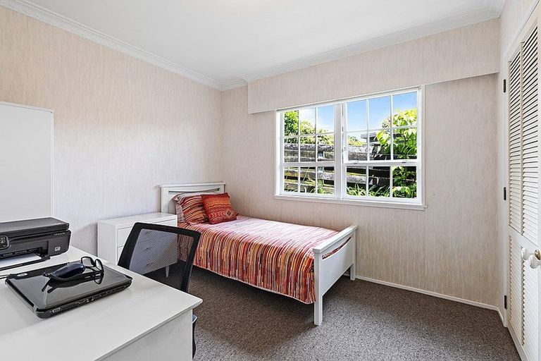 Photo of property in 71 Merriefield Avenue, Forrest Hill, Auckland, 0620