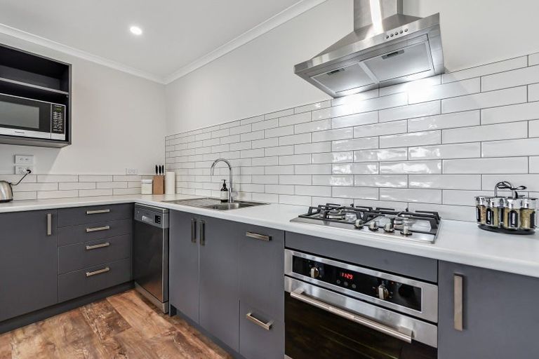 Photo of property in 28u2 Mckay Drive, Temple View, Hamilton, 3218