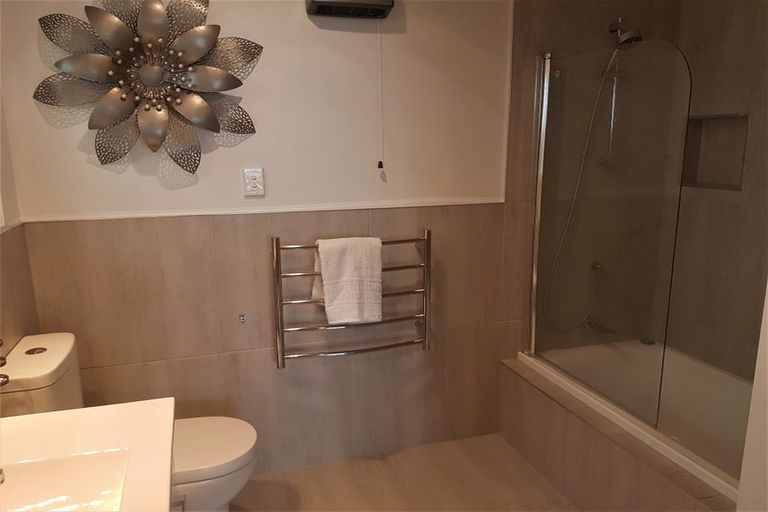 Photo of property in 4b Hillcrest Road, Orewa, 0931