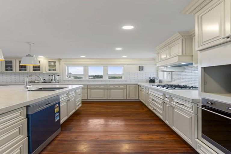 Photo of property in 6 Mahinga Place, Massey, Auckland, 0614