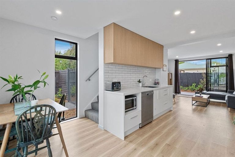 Photo of property in 6/12 New Brighton Road, Shirley, Christchurch, 8061