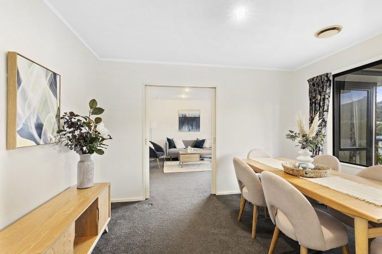 Photo of property in 2 Erskine Close, Island Bay, Wellington, 6023