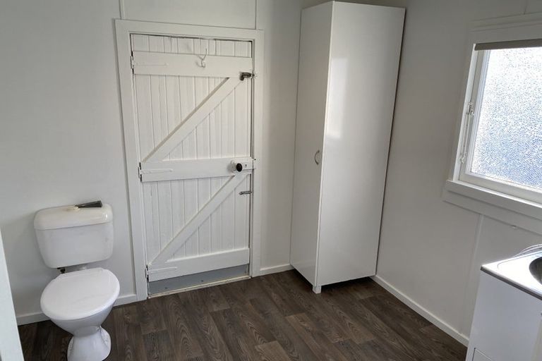 Photo of property in 11 Edgeware Road, Palmerston North, 4410