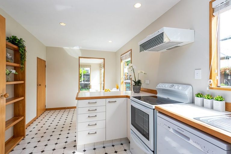 Photo of property in 2/38 Dover Street, St Albans, Christchurch, 8014