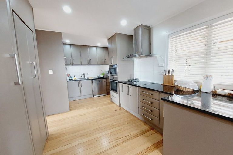 Photo of property in 32 City View Terrace, Birkenhead, Auckland, 0626