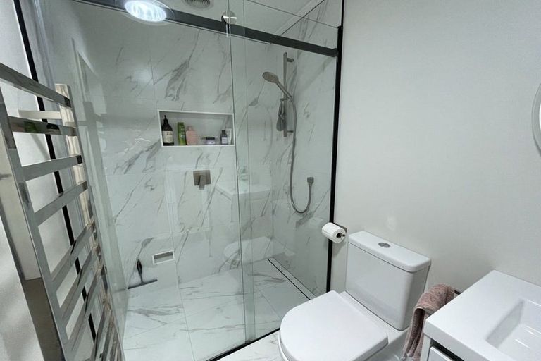 Photo of property in 6 Alder Place, Newlands, Wellington, 6037