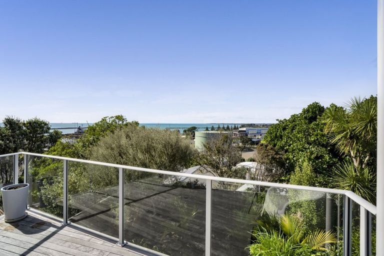 Photo of property in 30 Ngamotu Road, Moturoa, New Plymouth, 4310