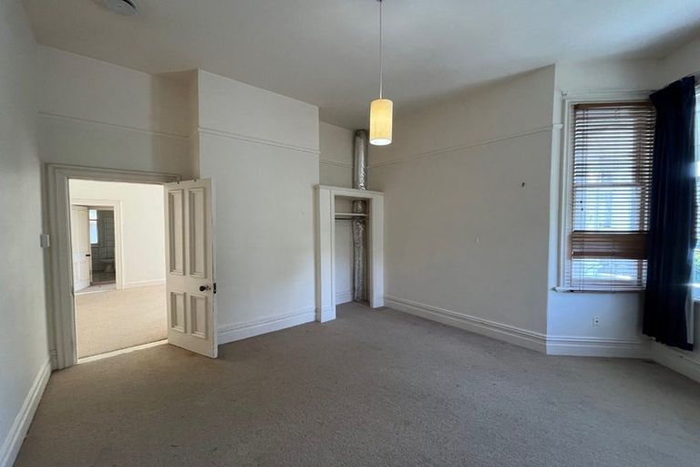 Photo of property in 2/106 Glenmore Street, Northland, Wellington, 6012