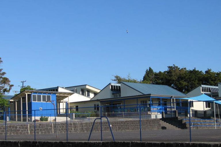 Photo of property in 67a Margan Avenue, New Lynn, Auckland, 0600