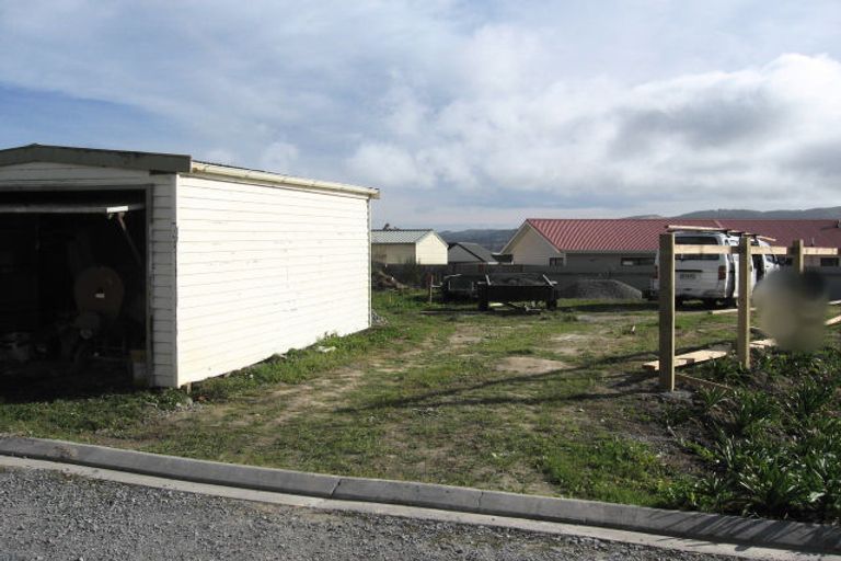Photo of property in 27 Helvetia Grove, Naenae, Lower Hutt, 5011