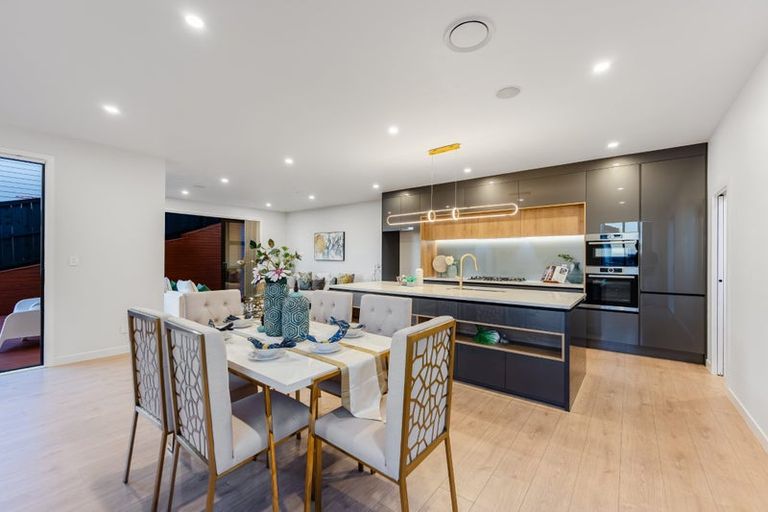 Photo of property in 17 Manawanui Way, Orewa, 0931