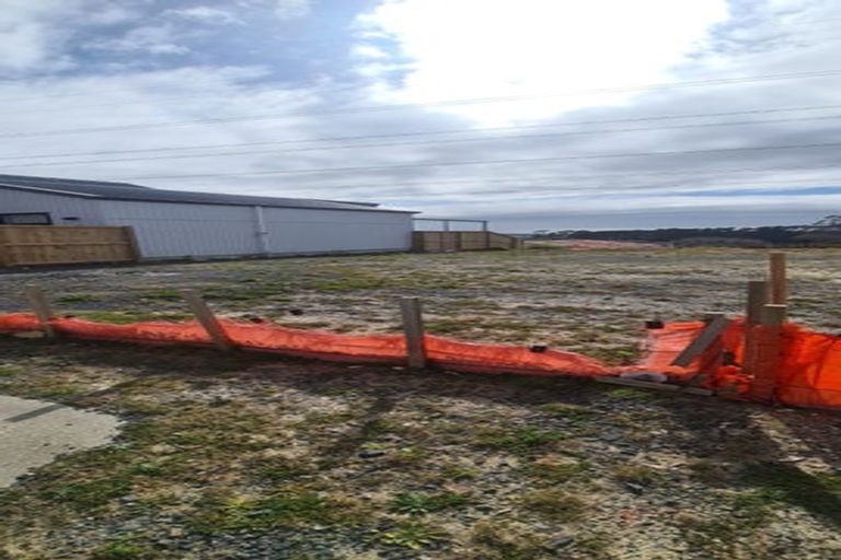 Photo of property in 24 Puwha Street, Massey, 0614