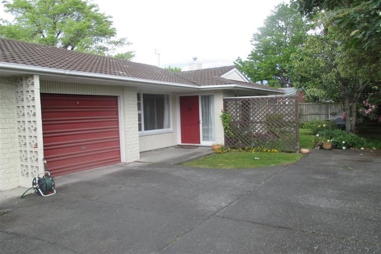 Photo of property in 2/11 Puriri Street, Riccarton, Christchurch, 8041