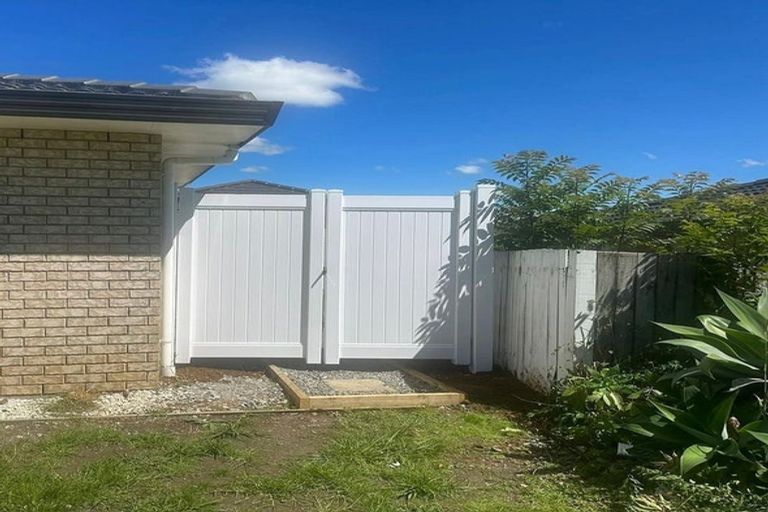 Photo of property in 3 Greenberry Drive, Ranui, Auckland, 0612