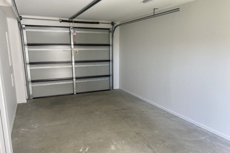 Photo of property in 12/1 Fruitvale Road, New Lynn, Auckland, 0600