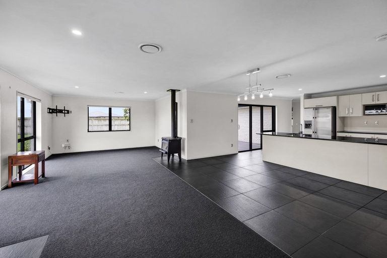 Photo of property in 14 Larlin Drive, Hawera, 4675