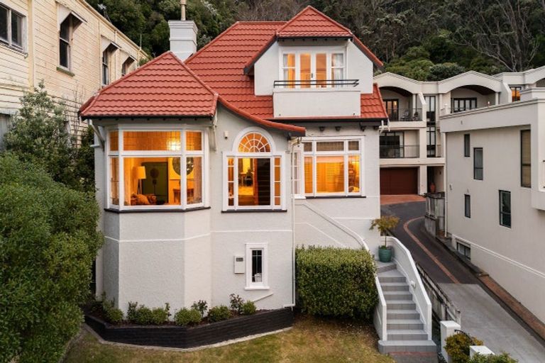 Photo of property in 210 Oriental Parade, Oriental Bay, Wellington, 6011