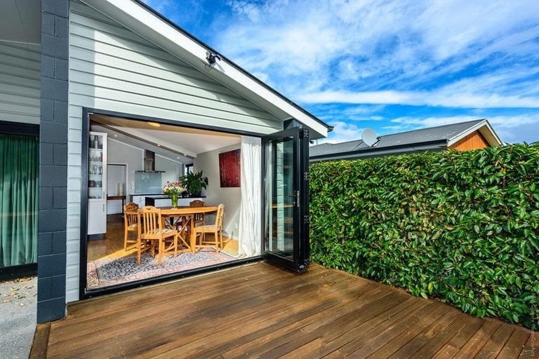 Photo of property in 16 Woodbank Street, Somerfield, Christchurch, 8024