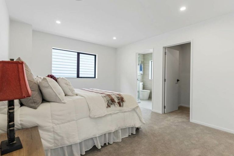Photo of property in 3/7 Alston Avenue, Kelston, Auckland, 0602