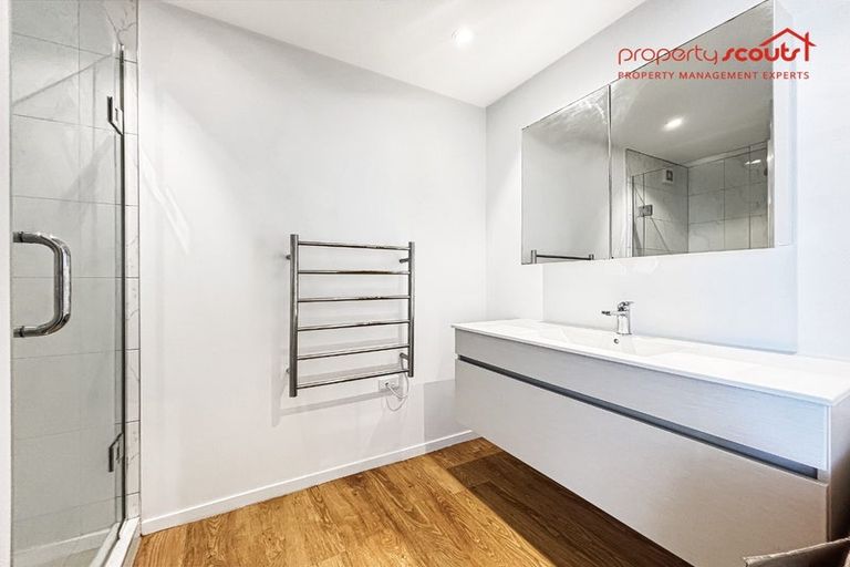 Photo of property in Seaview Apartments, 11/64 Milford Road, Milford, Auckland, 0620