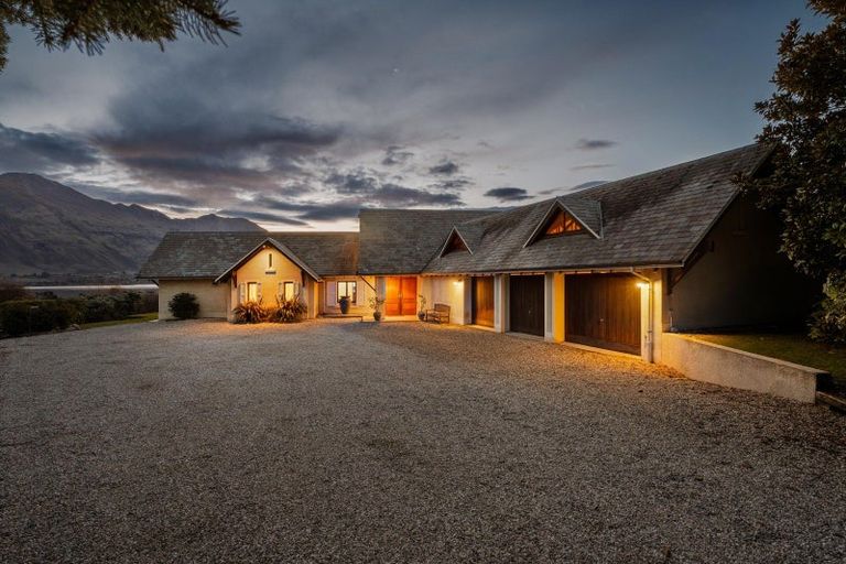 Photo of property in 186 Beacon Point Road, Wanaka, 9305