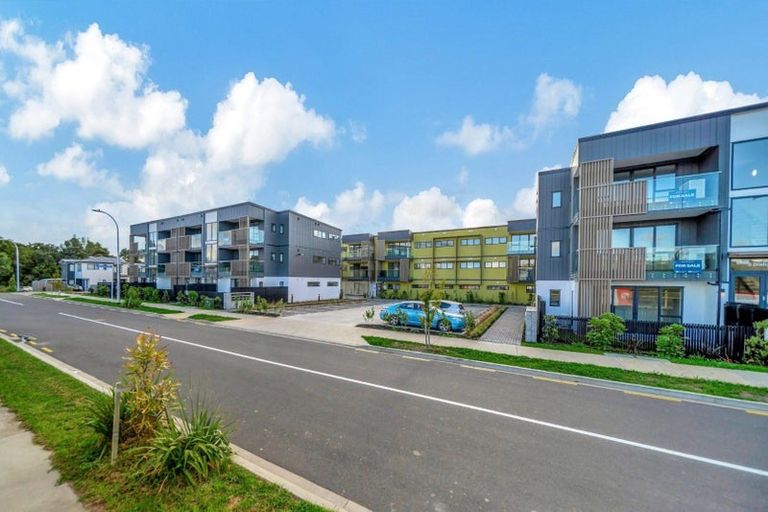 Photo of property in 2/5g Dishys Road, Flat Bush, Auckland, 2019