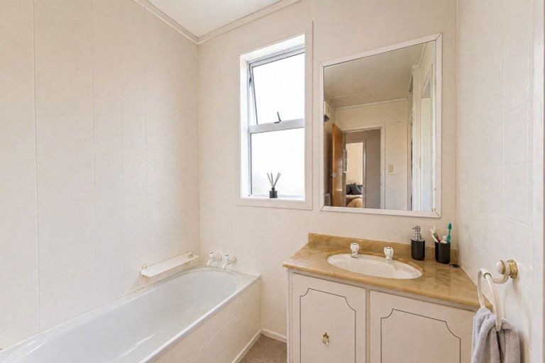 Photo of property in 112 Kuranui Street, Thames, 3500