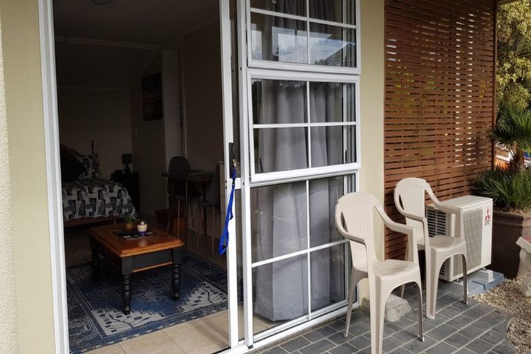 Photo of property in 37 John Dee Crescent, Red Beach, 0932