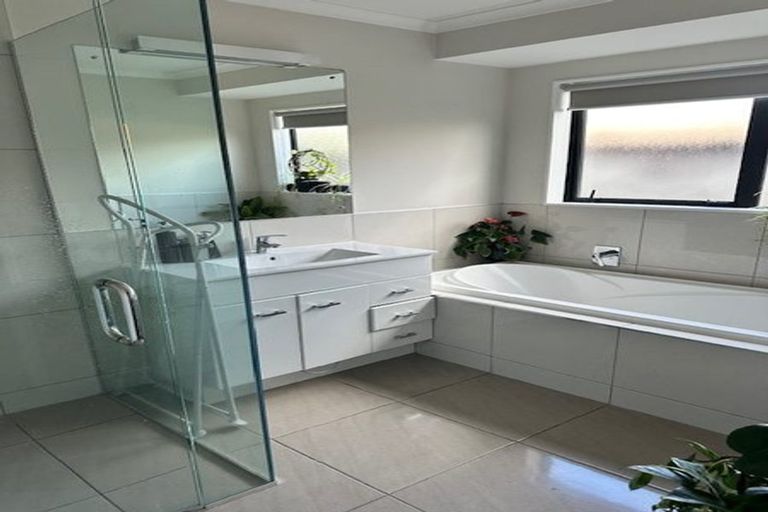 Photo of property in 19 Castellina Drive, Karaka, Papakura, 2113