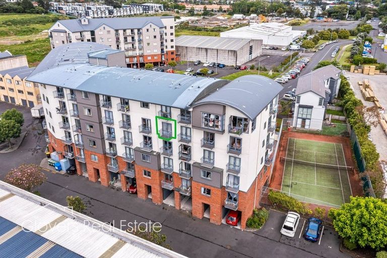 Photo of property in 4q/10 Crown Lynn Place, New Lynn, Auckland, 0600