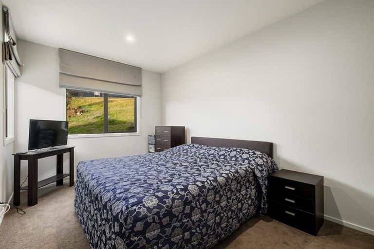 Photo of property in 16 Kinross Lane, Jacks Point, Queenstown, 9371