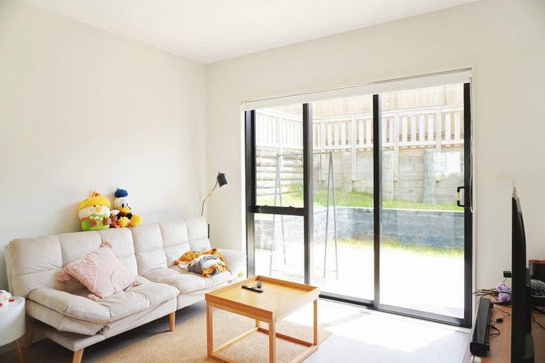 Photo of property in 4 Lawson Creek Street, Massey, Auckland, 0614