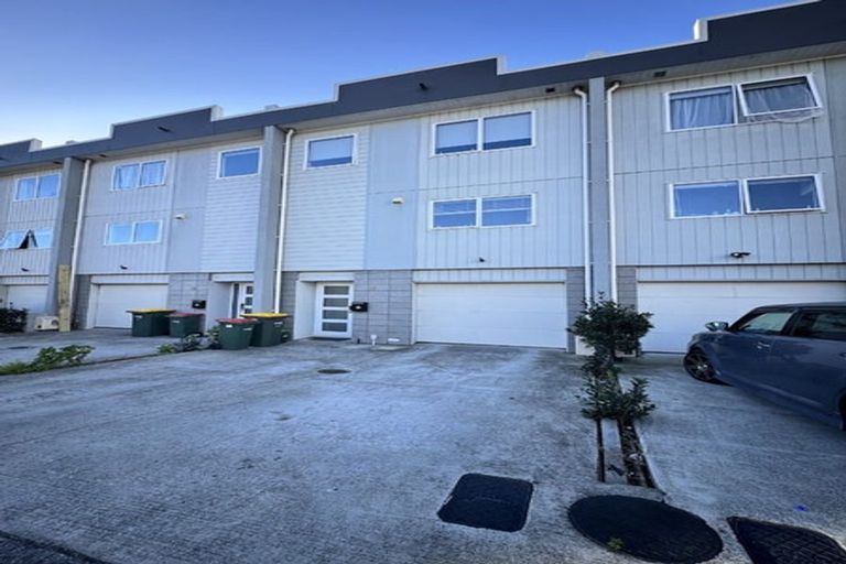 Photo of property in 11 Meritage Lane, Te Atatu South, Auckland, 0610