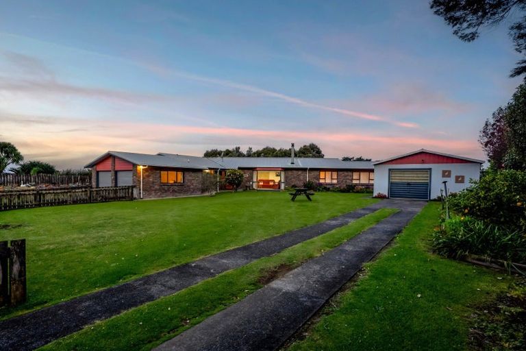 Photo of property in 16 Hussey Street, Oakura, 4314