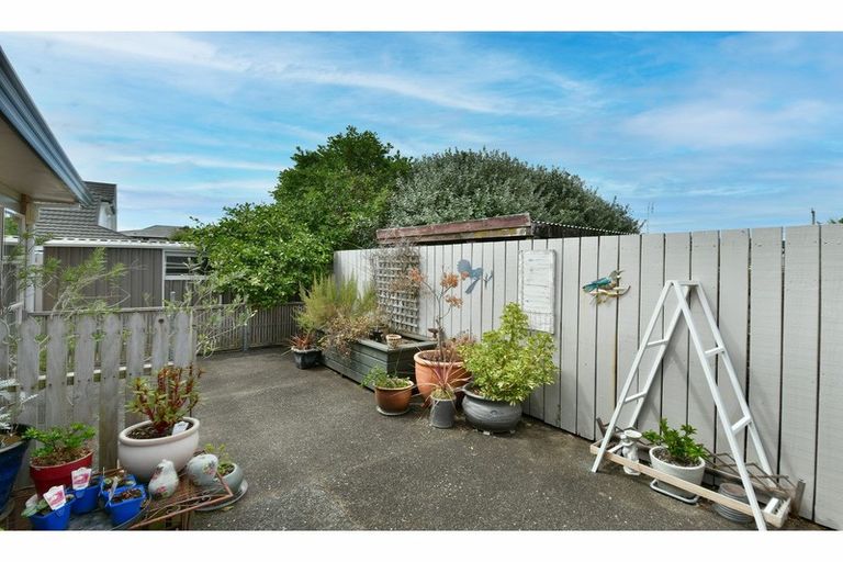 Photo of property in 2/11 Milton Road, Orewa, 0931