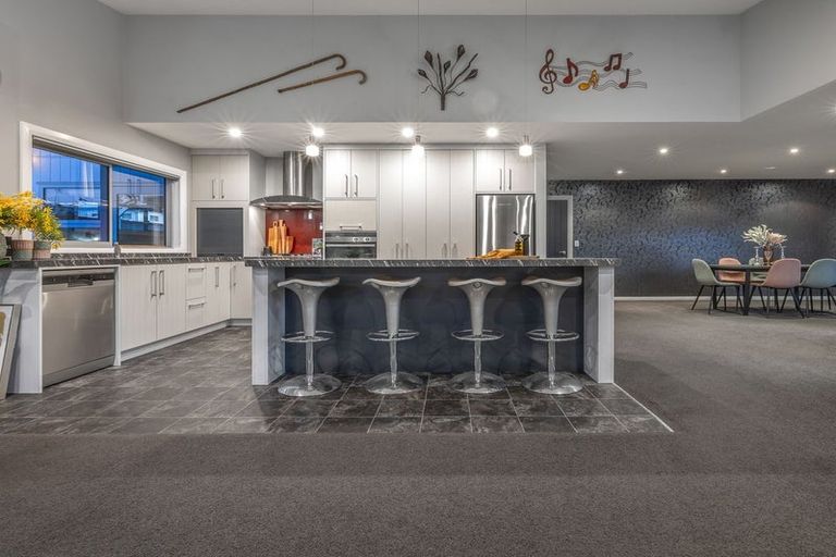Photo of property in 6a Queenwood Road, Levin, 5510