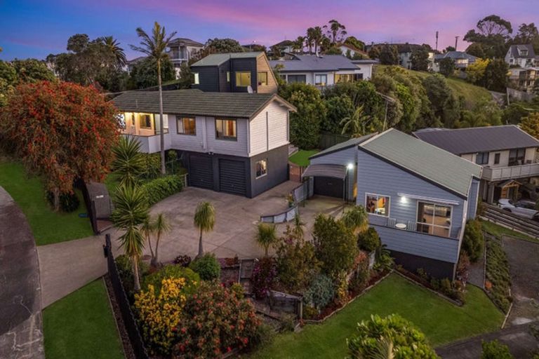 Photo of property in 8 Ngahere Views, Orewa, 0931